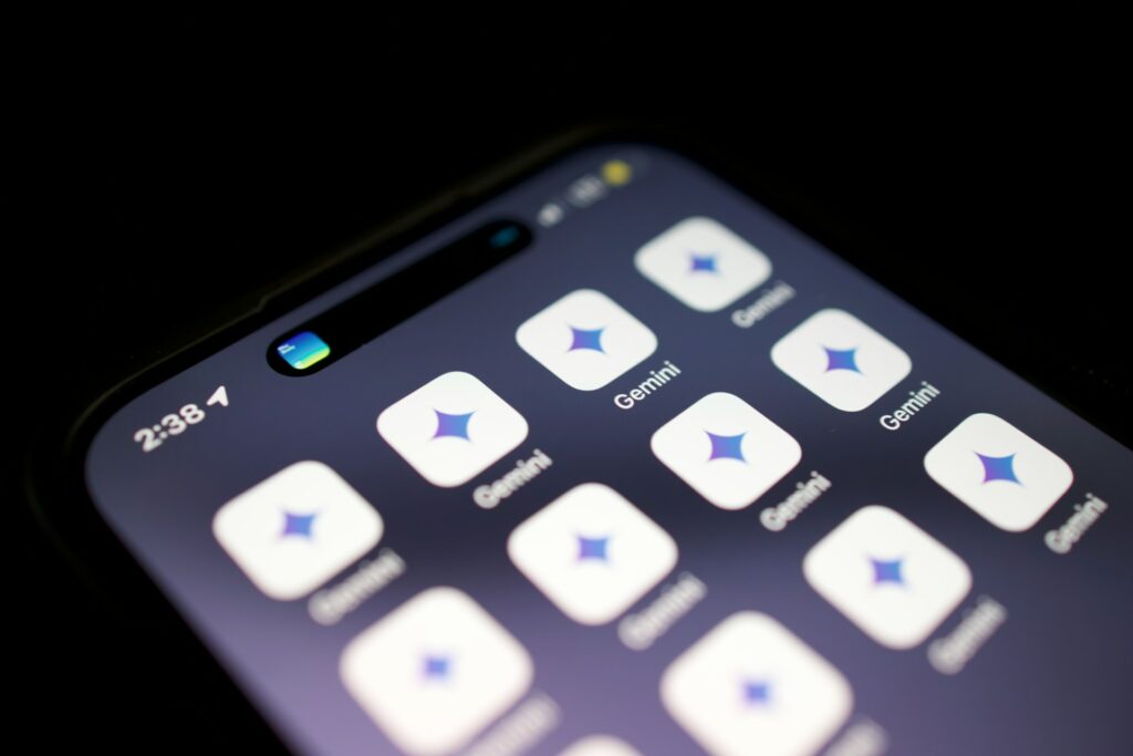 Apple Intelligence (AI) vs. Google Gemini The Battle of Personal AI Assistants