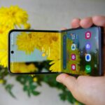 Foldable devices are driving up sales of smartphones throughout the world Follow the crowd.