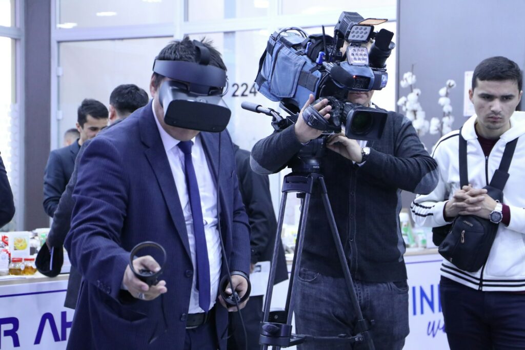 The Part Played by Virtual Reality in Immersive News Experiences